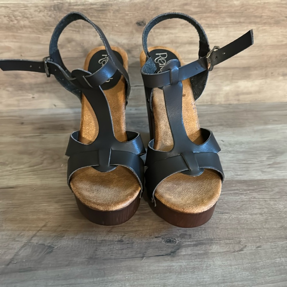 Women’s platform shoes
